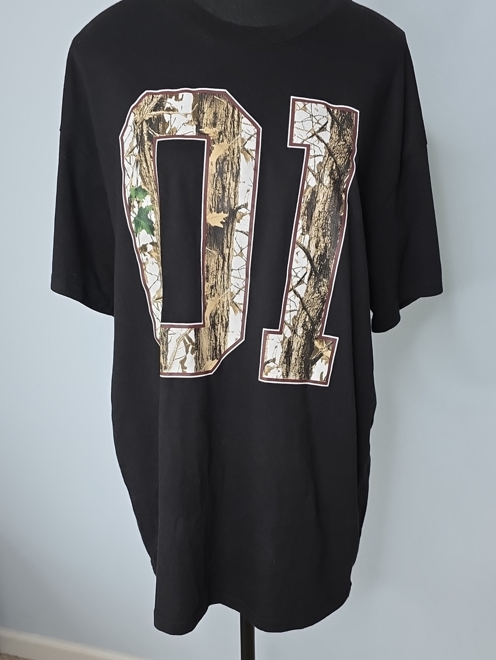 Black Men's Short-Sleeve Tee with Camouflage '01' Graphic